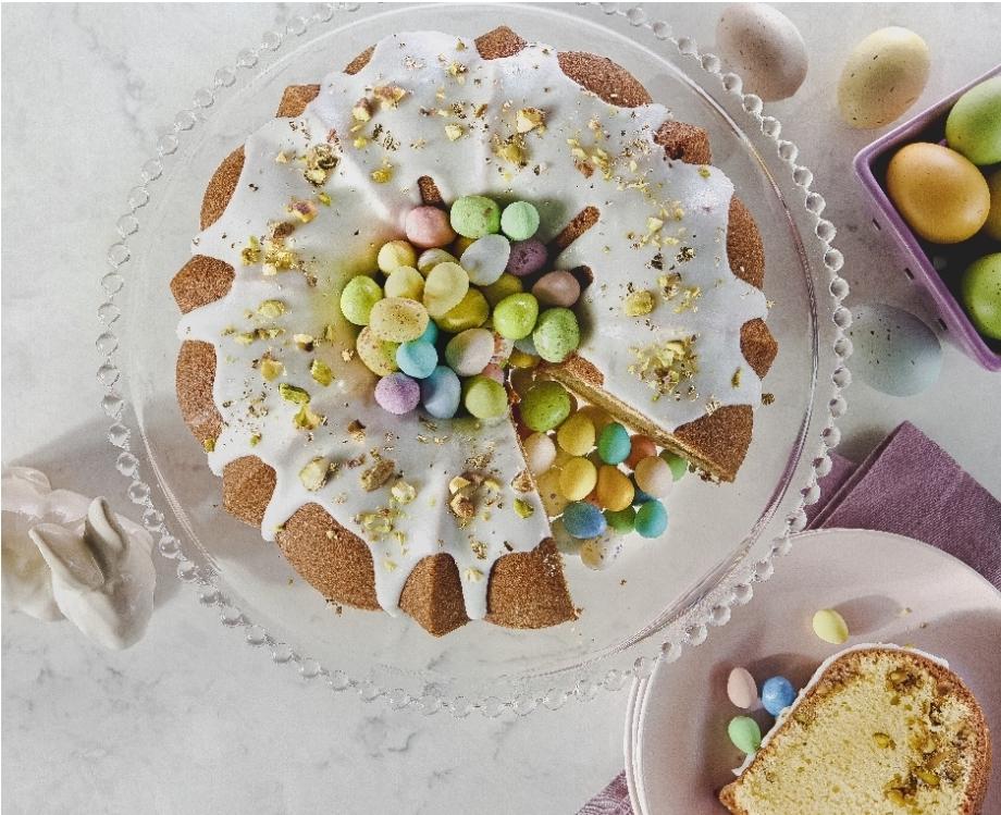 You are currently viewing Wow Your Easter Guests With A Very Easy Spring Surprise Cake!