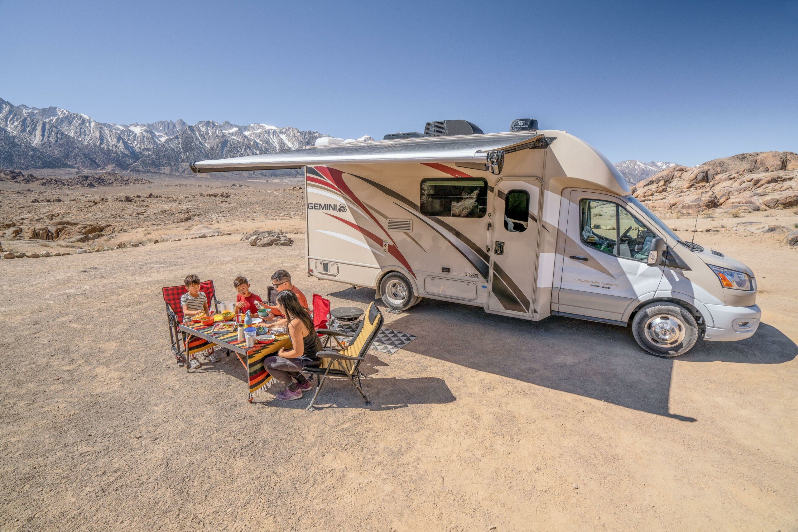 Read more about the article 7 Reasons Renting an RV Should Be On Every Family’s Summer Bucket List