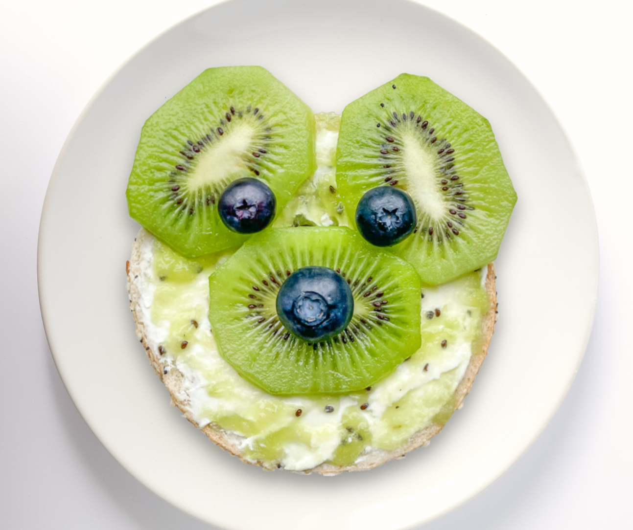 Read more about the article Chilean Kiwifruit: A Smart, Nutritious Snack for Summer and Back-to-School Season