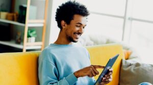 Read more about the article Your Guide to Safe, Confident Shopping Online